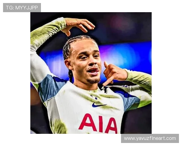 哈维·西蒙斯在比赛中的表现稳健，引发球迷们的广泛热议与关注